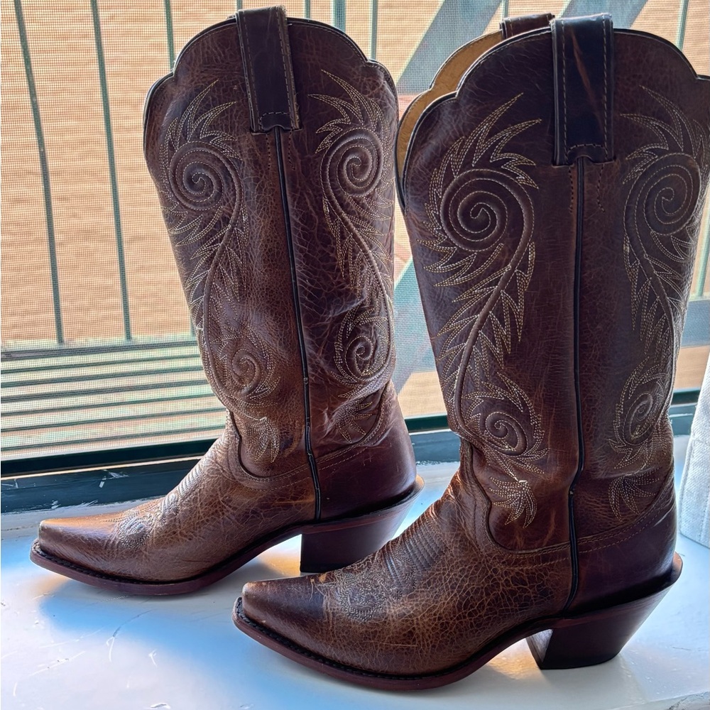 Vintage brown leather Justin cowboy boots